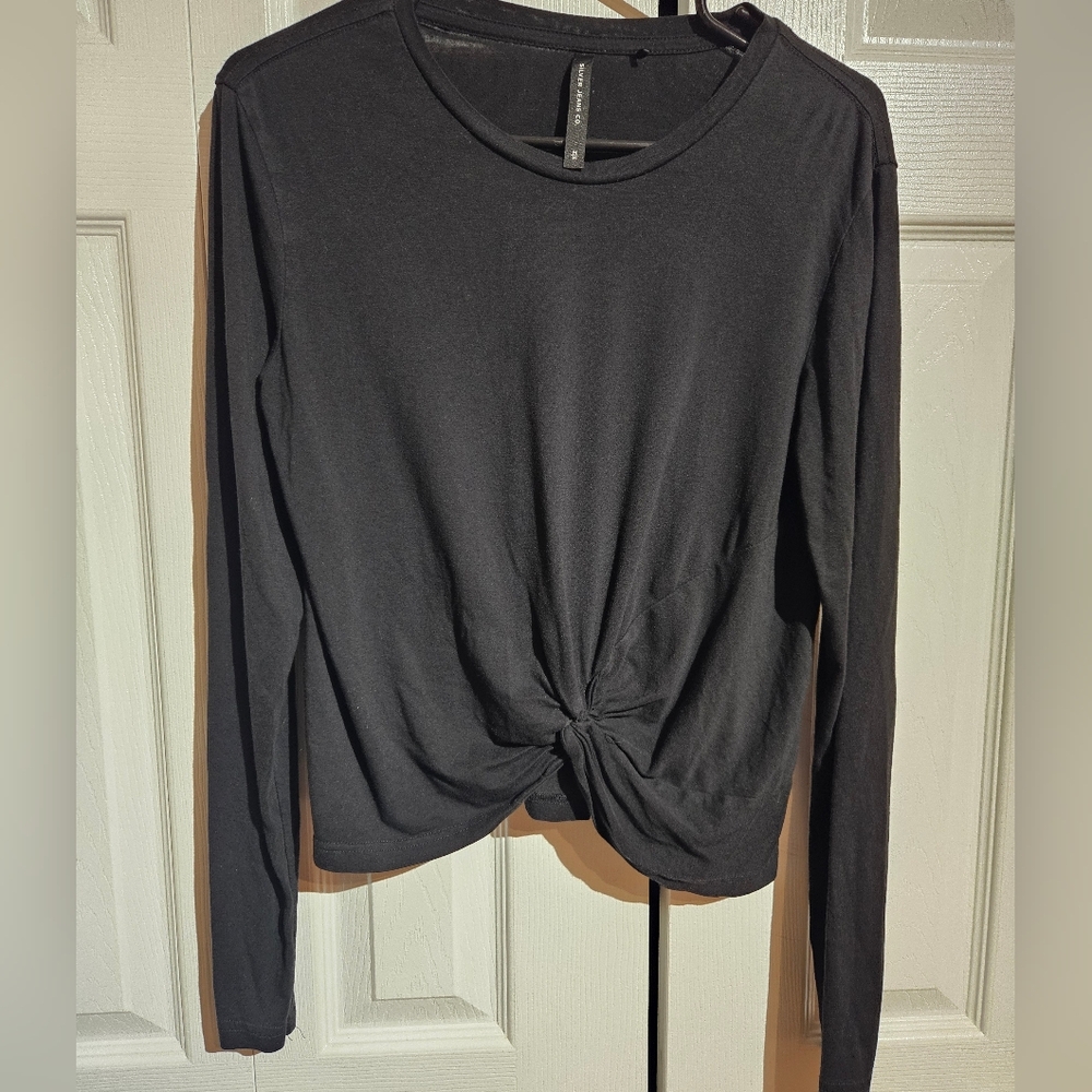 SILVER Jeans Co. Cropped Longsleeve Top | Size M Black Like New
